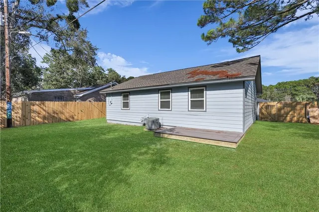 $2,300 | 19 Robin Hood Drive, Savannah, GA 31406