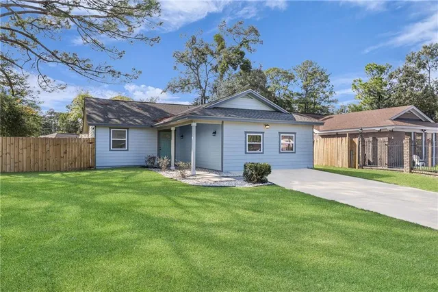 $2,300 | 19 Robin Hood Drive, Savannah, GA 31406