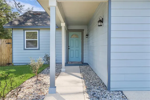 $2,300 | 19 Robin Hood Drive, Savannah, GA 31406