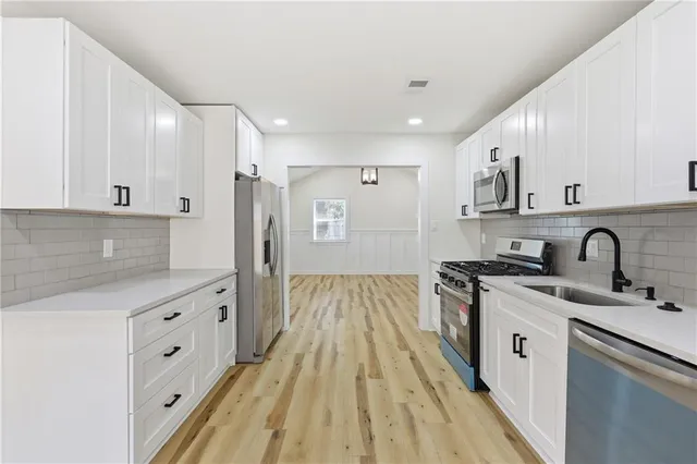 $2,300 | 19 Robin Hood Drive, Savannah, GA 31406