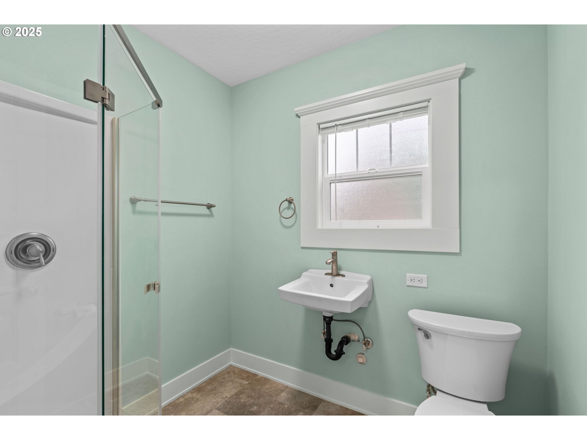 1010 Monroe Street Eugene, OR 97402 - Photo 18 of 40 a bathroom with a toilet a sink and mirror