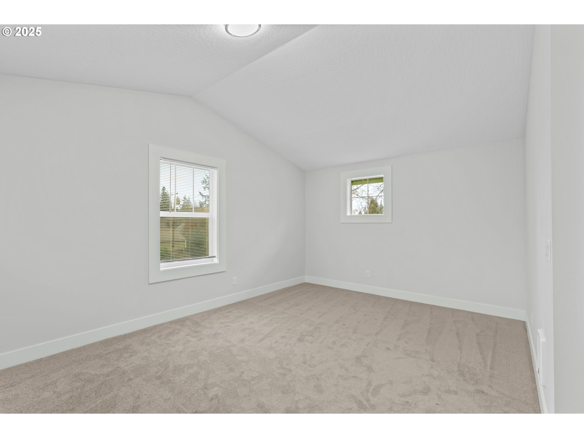 1010 Monroe Street Eugene, OR 97402 - Photo 21 of 40 an empty room with windows