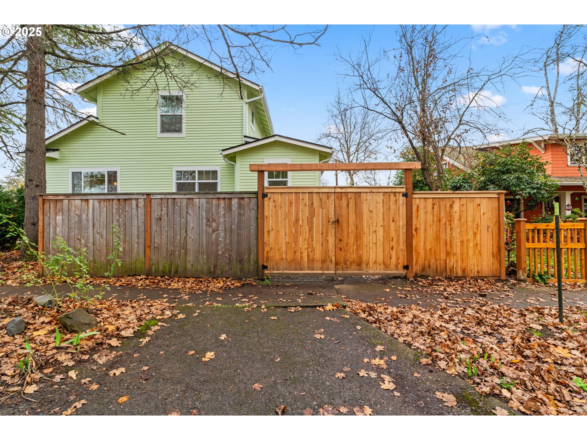 1010 Monroe Street Eugene, OR 97402 - Photo 36 of 40 a view of wooden fence