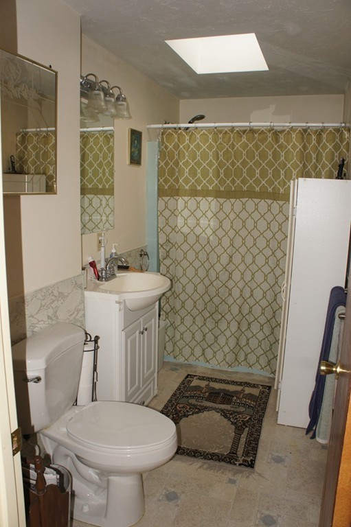 27 Southold Road Worcester, MA 01607 - Photo 6 of 17 Gallery Image 6