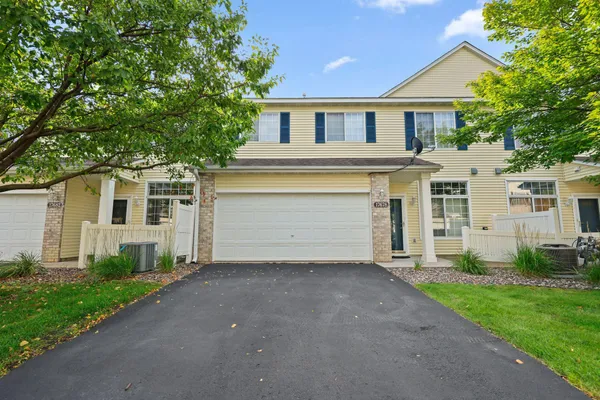 $2,050 | 17678 96th Avenue North, Maple Grove, MN 55311