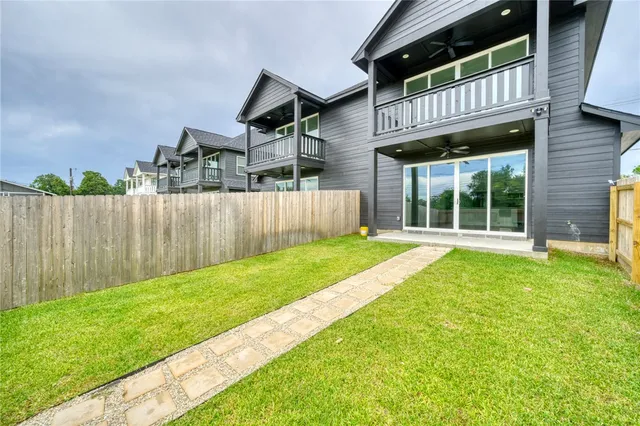 a view of a house with backyard and porch