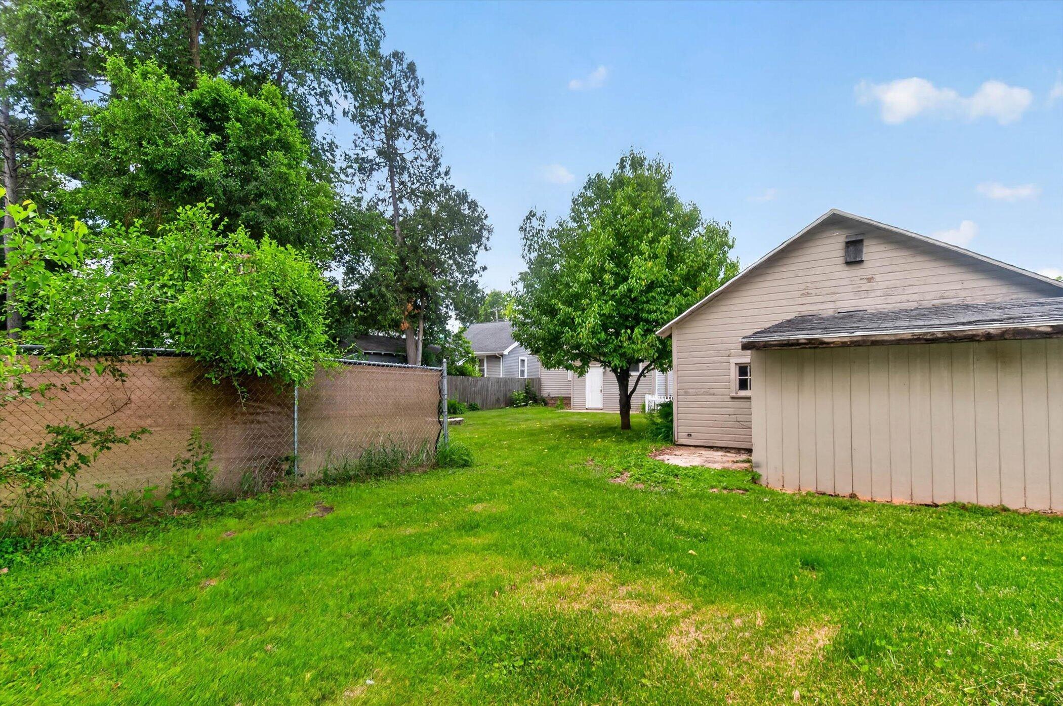2815 Overhill Road Jackson, MI 49203 - Photo 28 of 31 28-2815-Overhill-Rd-WindowStill-Photogra