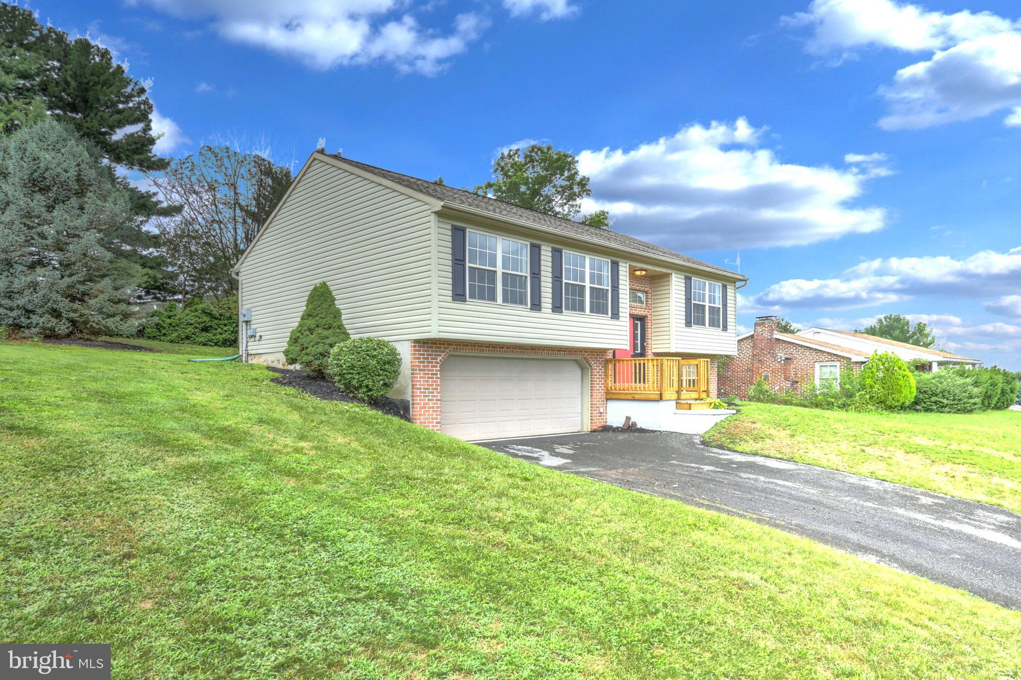 2020 Teslin Road York, PA 17404 - Photo 2 of 26