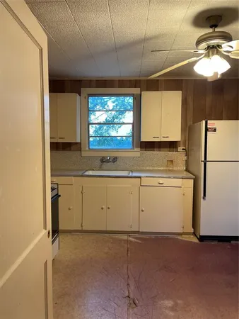 a view of utility room