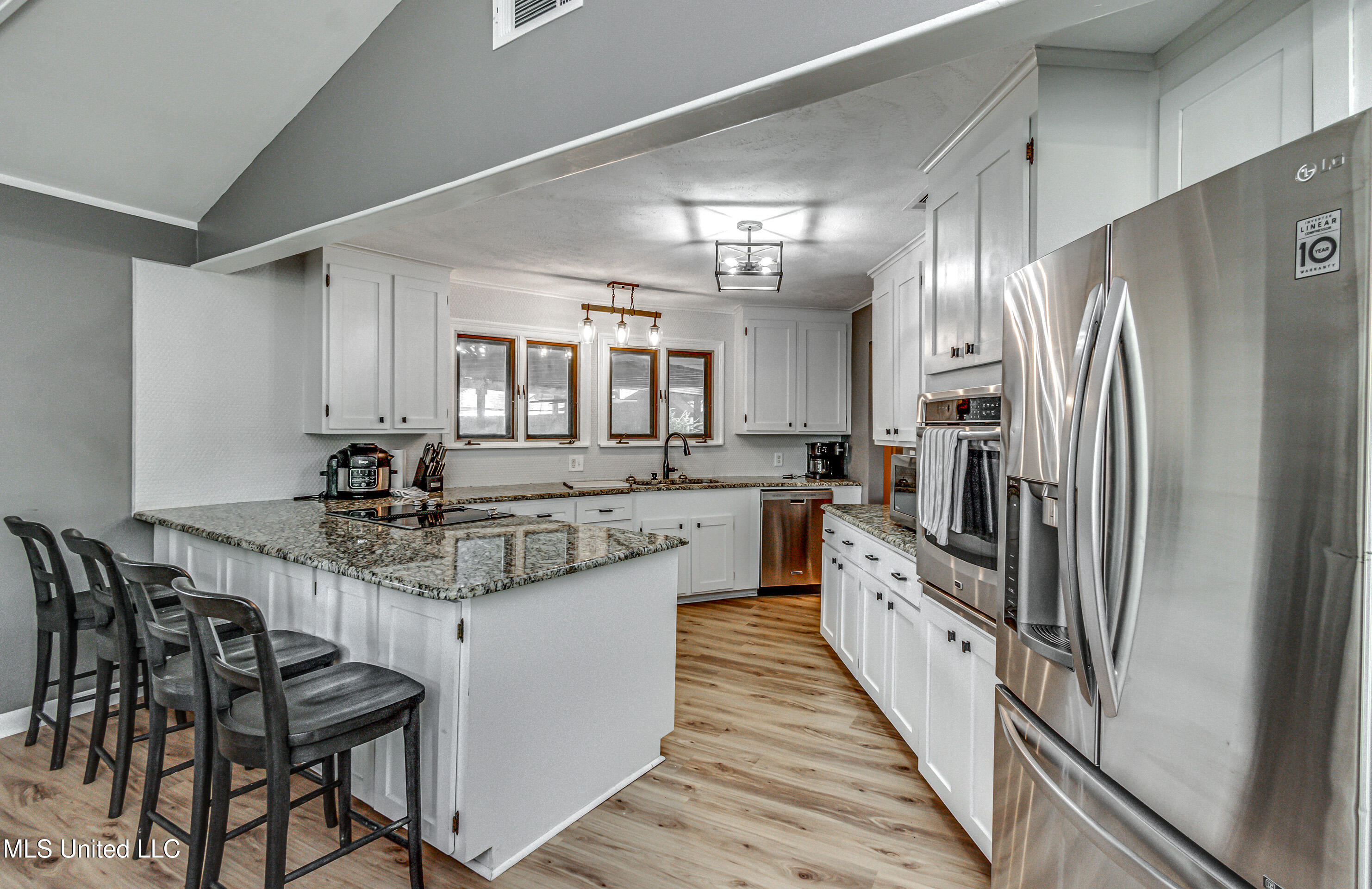 363 Lake Harbor Road Brandon, MS 39047 - Photo 20 of 122 363 Lake Harbor Rd-24