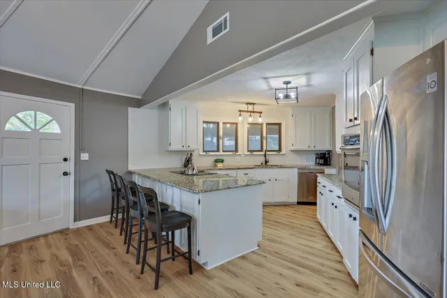 $449,999 | 363 Lake Harbor Road, Brandon, MS 39047