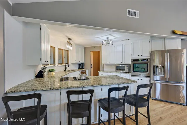 $449,999 | 363 Lake Harbor Road, Brandon, MS 39047