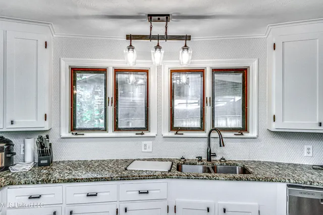 $449,999 | 363 Lake Harbor Road, Brandon, MS 39047