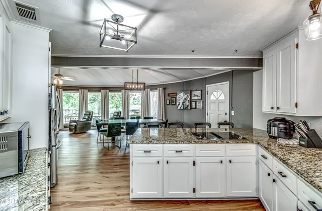 $449,999 | 363 Lake Harbor Road, Brandon, MS 39047