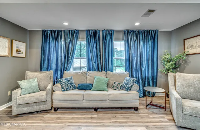 $449,999 | 363 Lake Harbor Road, Brandon, MS 39047