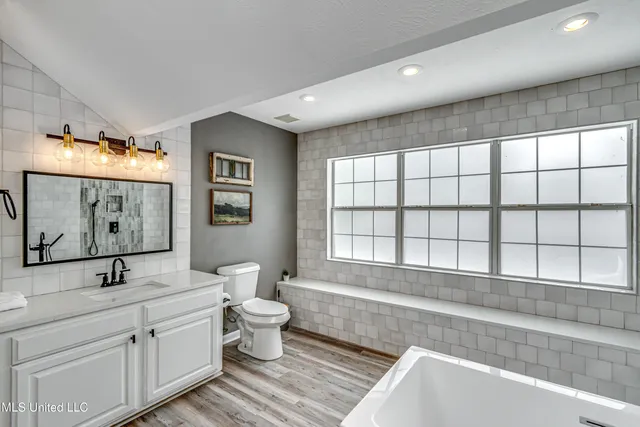 $449,999 | 363 Lake Harbor Road, Brandon, MS 39047