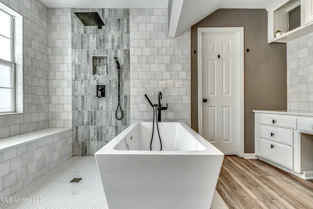 $449,999 | 363 Lake Harbor Road, Brandon, MS 39047