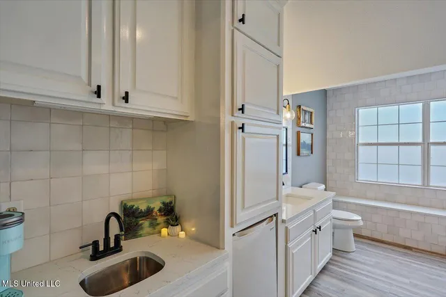 $449,999 | 363 Lake Harbor Road, Brandon, MS 39047