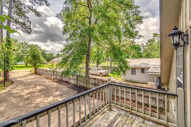 $449,999 | 363 Lake Harbor Road, Brandon, MS 39047