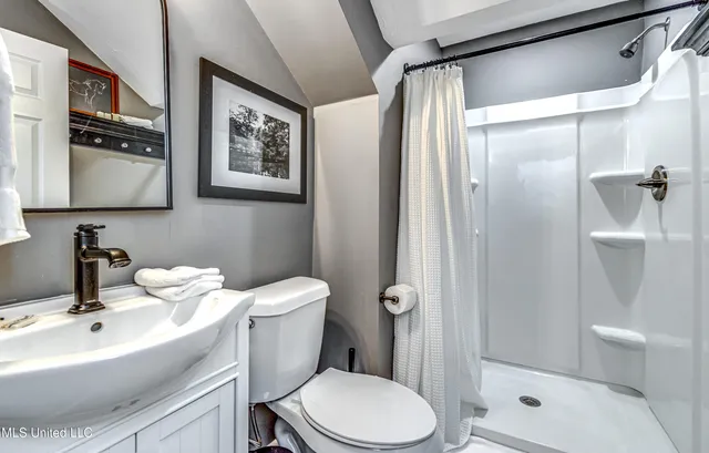 $449,999 | 363 Lake Harbor Road, Brandon, MS 39047