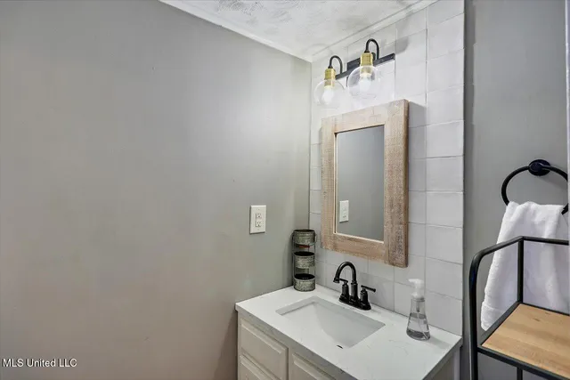 $449,999 | 363 Lake Harbor Road, Brandon, MS 39047