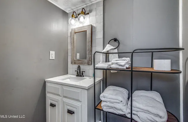 $449,999 | 363 Lake Harbor Road, Brandon, MS 39047