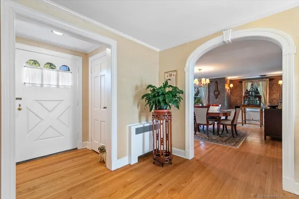 a view of a livingroom with furniture and a livingroom