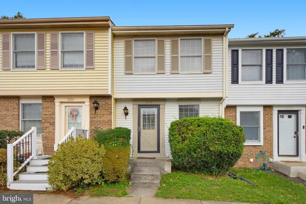 $2,600 | 8284 Crestmont Circle, Springfield, VA 22153