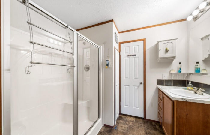 50775 West Bay Road Dowagiac, MI 49047 - Photo 26 of 33 master bathroom
