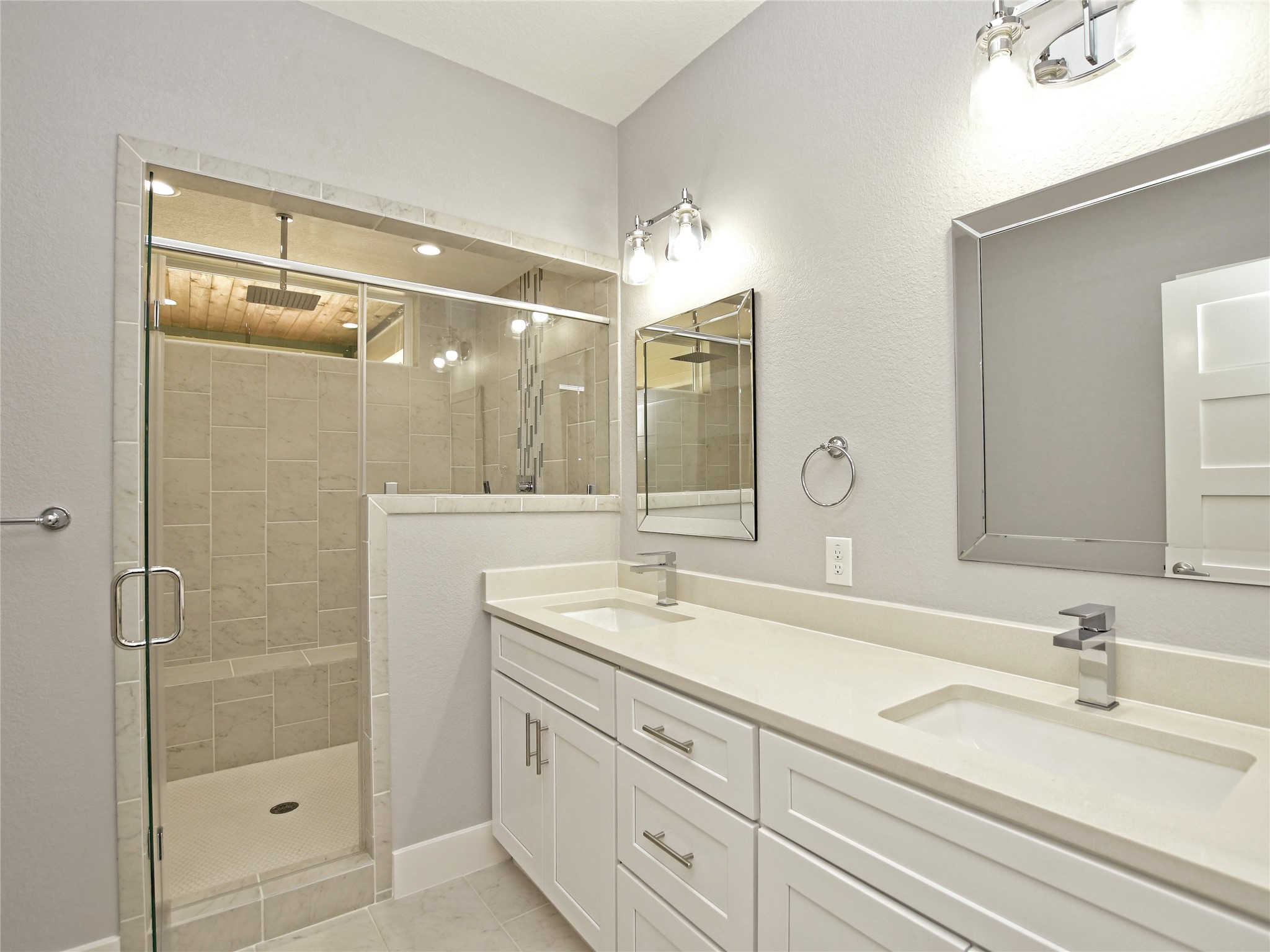 1130 Lott Avenue, Unit B Austin, TX 78721 - Photo 20 of 29 Full bath with double vanity and a shower stall