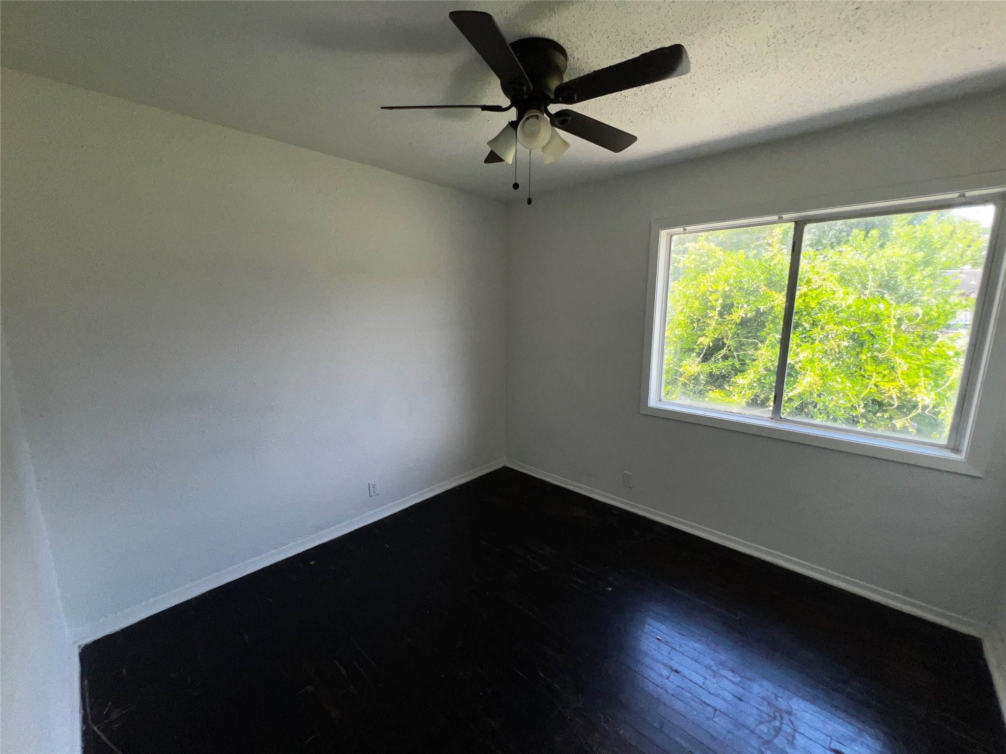 9306 St Lo Road Houston, TX 77033 - Photo 5 of 12 Gallery Image 5