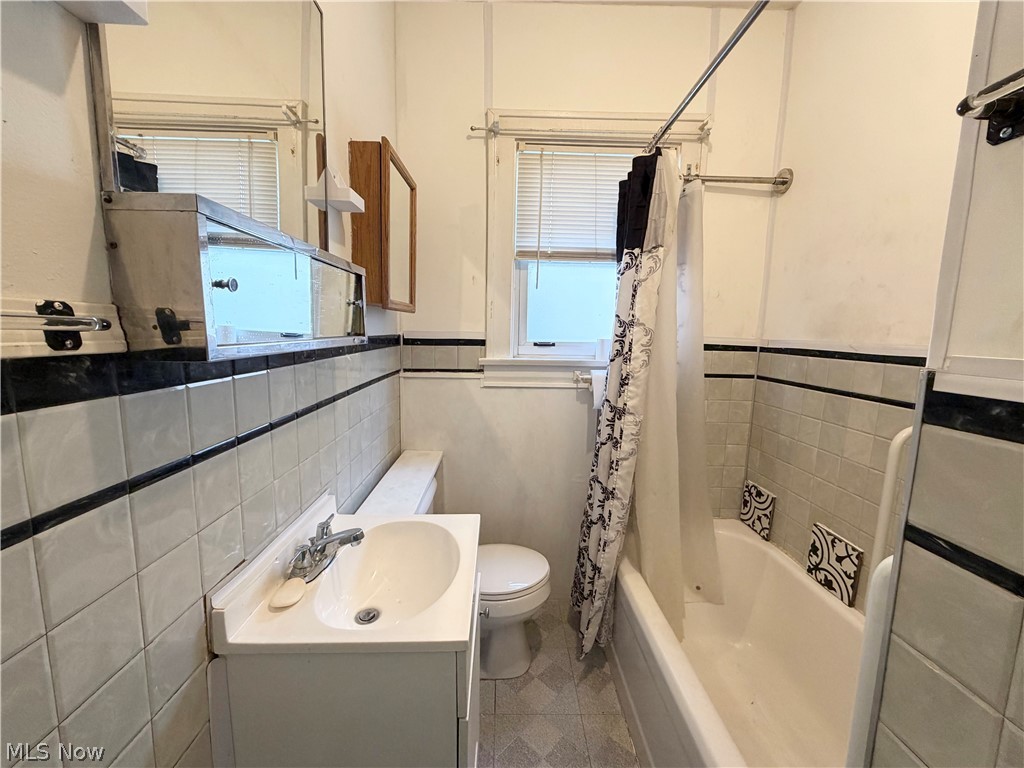 241 Beech Road Weirton, WV 26062 - Photo 16 of 23 Bathroom featuring shower/tub
