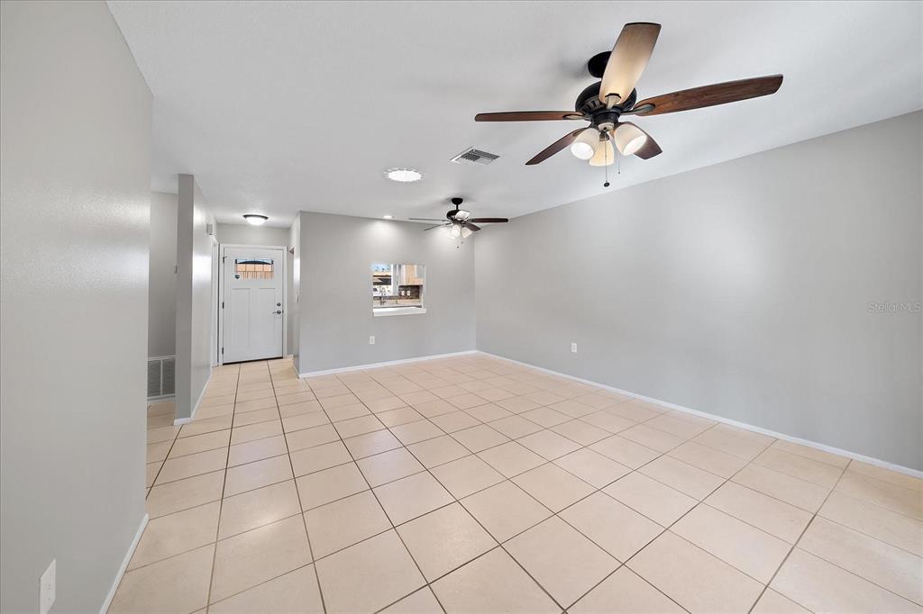1946 Settlement Road, Unit 24 Venice, FL 34285 - Photo 12 of 36 a big room with entryway