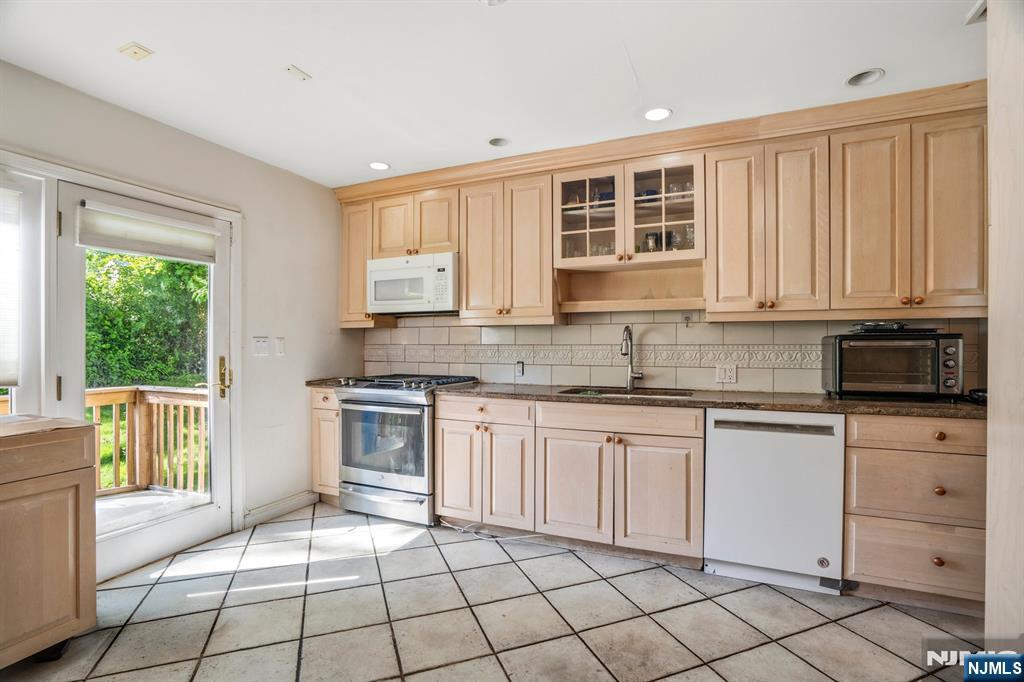 646 Teaneck Road Teaneck, NJ 07666 - Photo 4 of 15