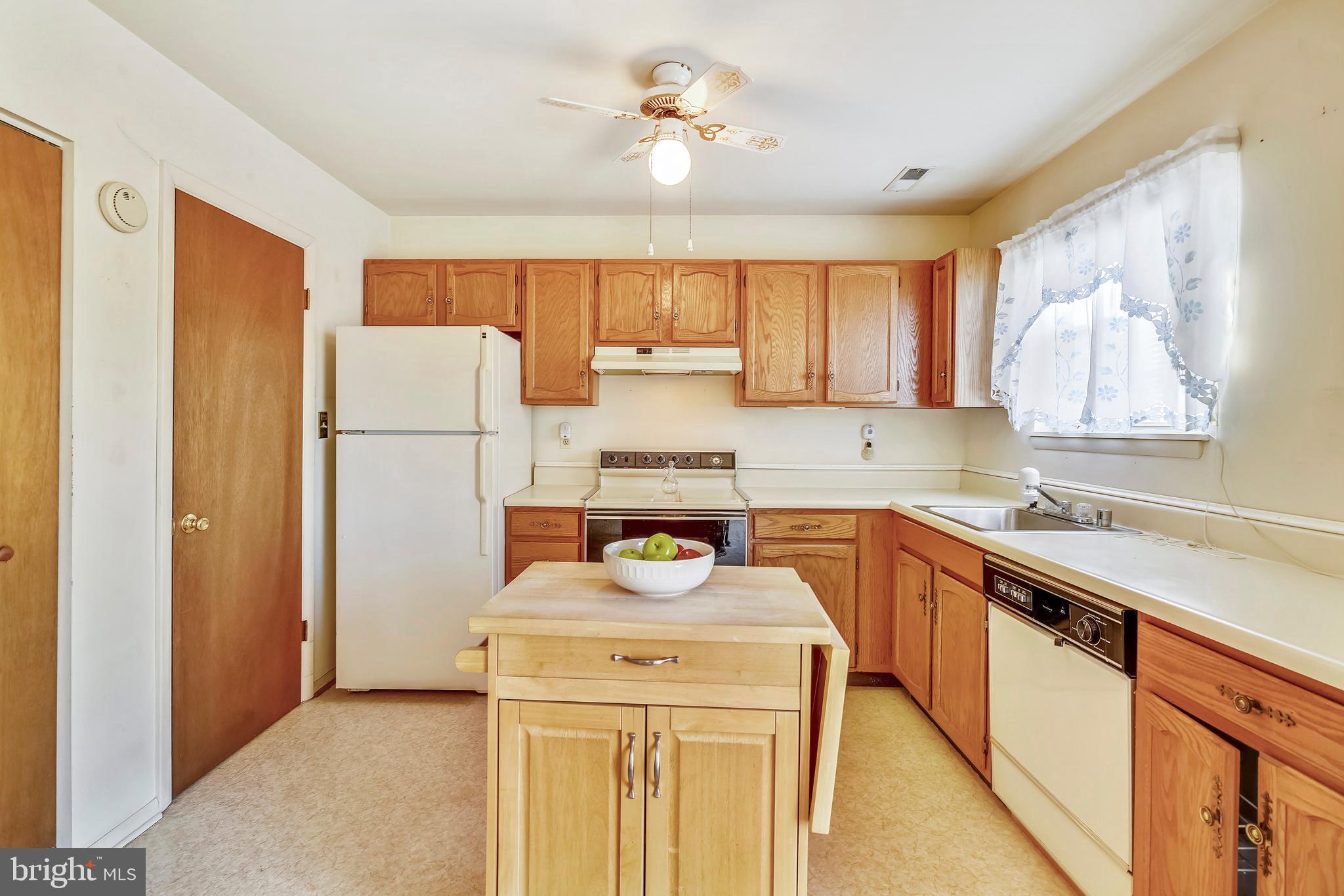 8416 Rugby Road Pasadena, MD 21122 - Photo 8 of 32 Gallery Image 8