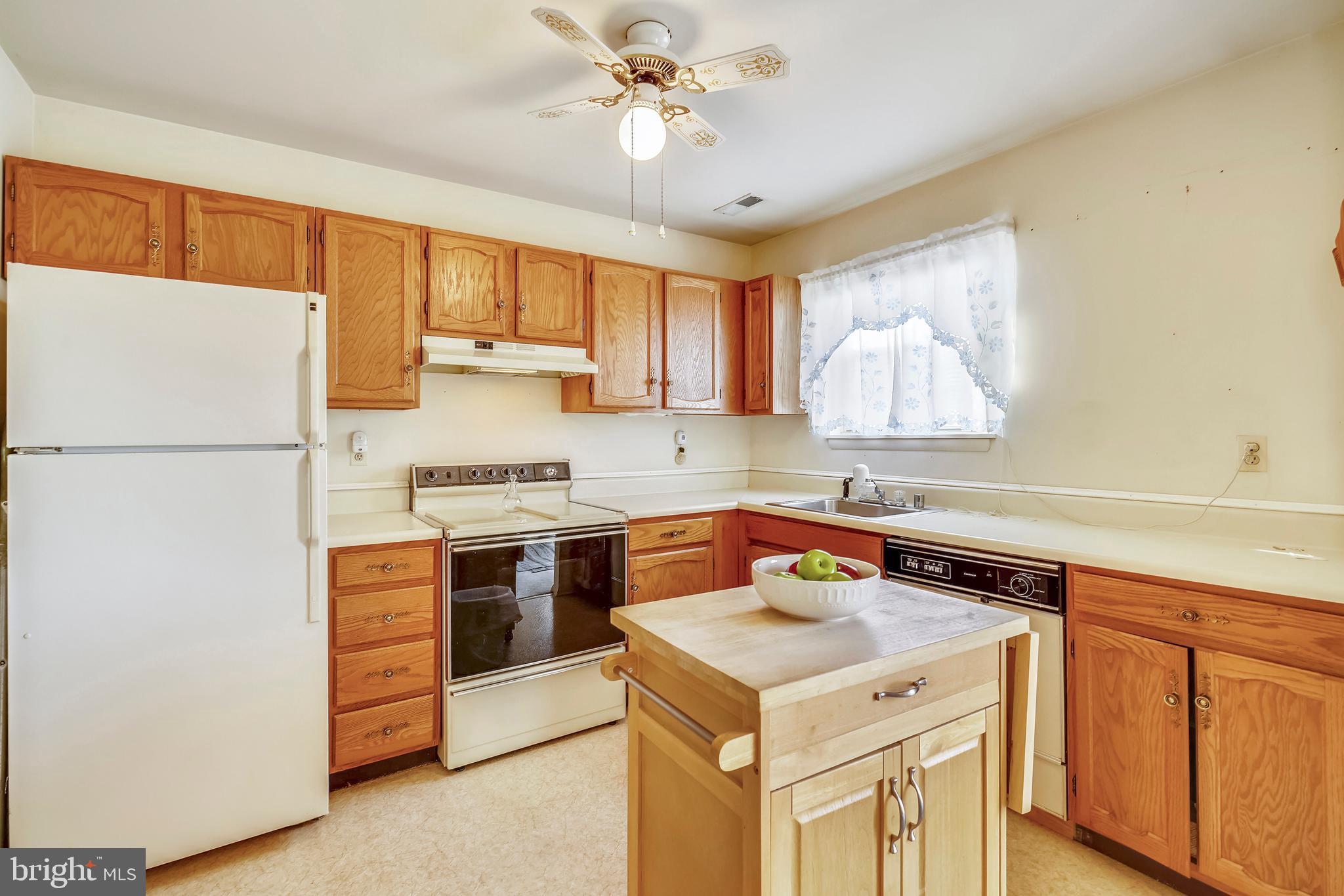 8416 Rugby Road Pasadena, MD 21122 - Photo 9 of 32 Gallery Image 9