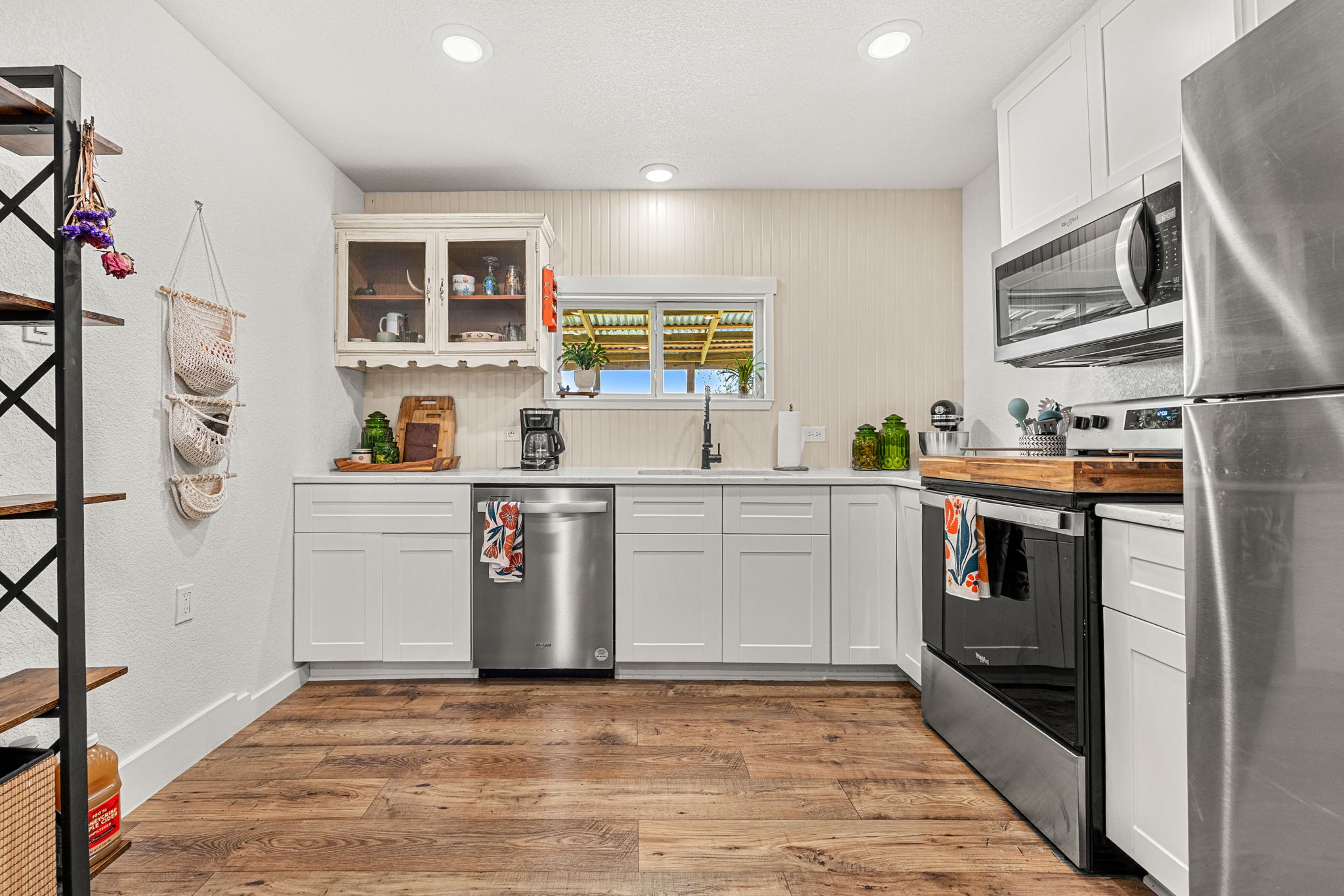 13390 Bendle Road Troy, TX 76579 - Photo 21 of 30 a kitchen with stainless steel appliances a sink stove and refrigerator