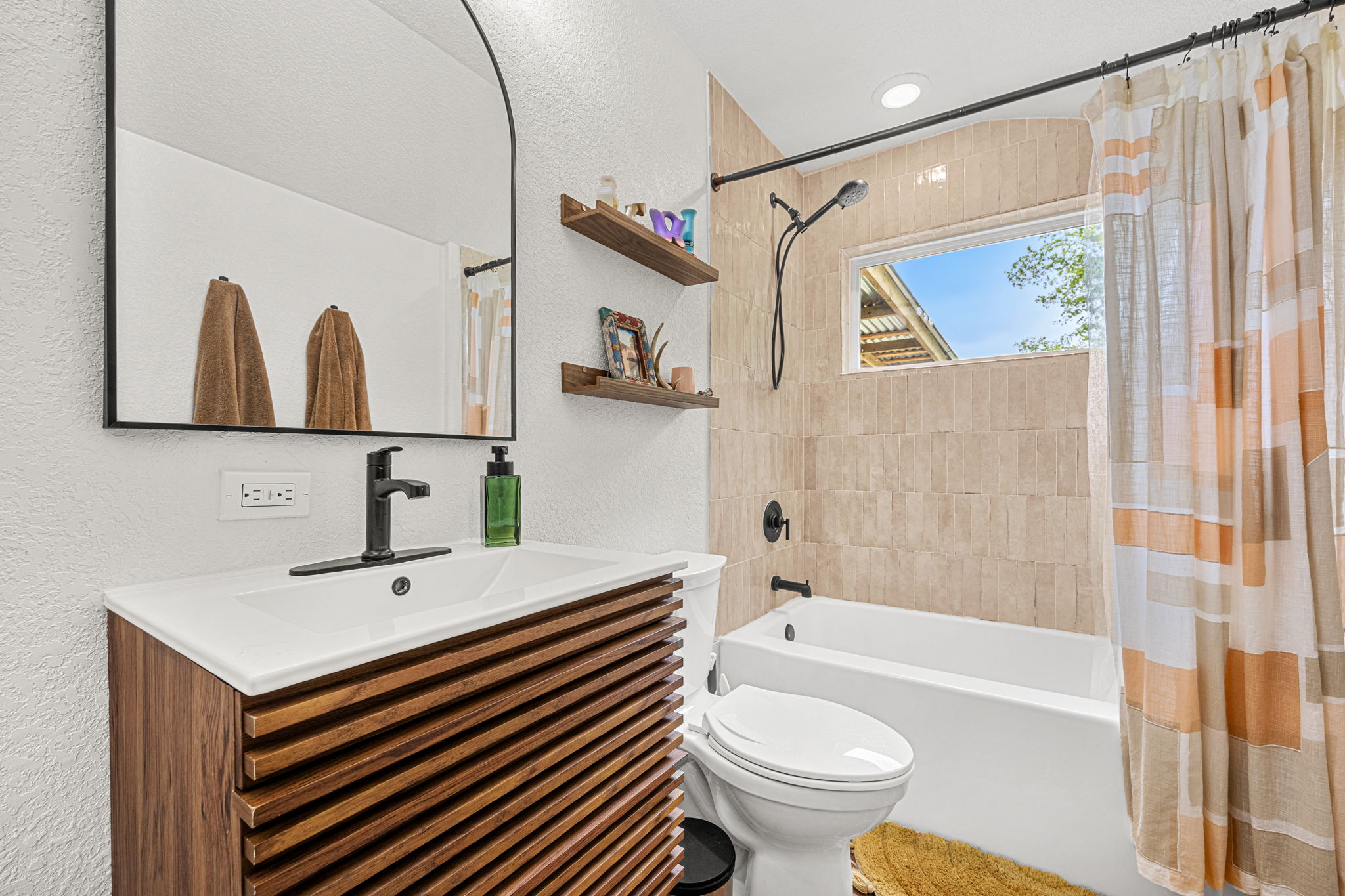 13390 Bendle Road Troy, TX 76579 - Photo 22 of 30 a bathroom with a sink a toilet and a bathtub