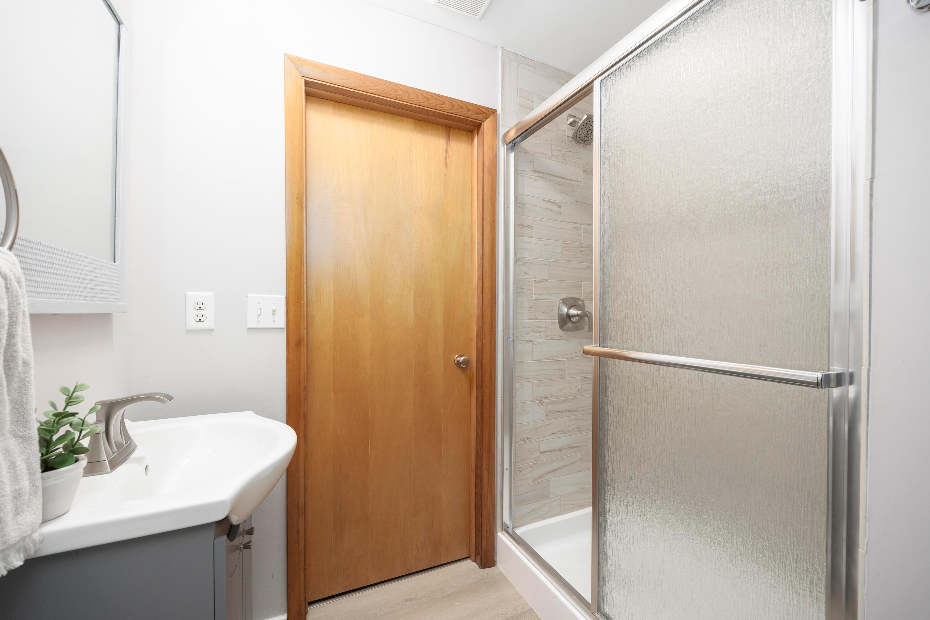 2695 Edgevale Road Columbus, OH 43221 - Photo 30 of 52 Master Bathroom