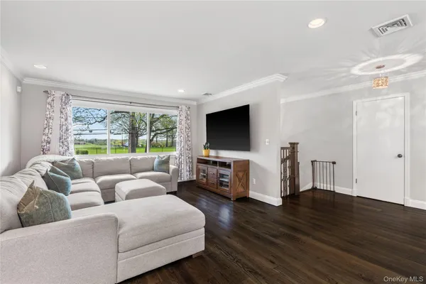 $1,160,000 | 239 Davis Avenue, White Plains, NY 10605