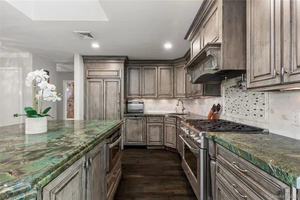 $1,160,000 | 239 Davis Avenue, White Plains, NY 10605