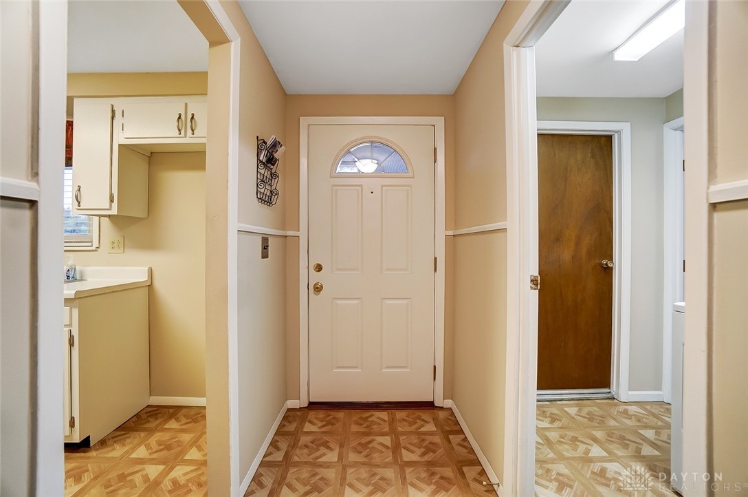 6612 Hemingway Road Huber Heights, OH 45424 - Photo 5 of 35