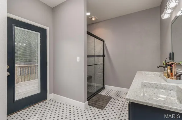 $899,900 | 25243 Highway 32, Lebanon, MO 65536