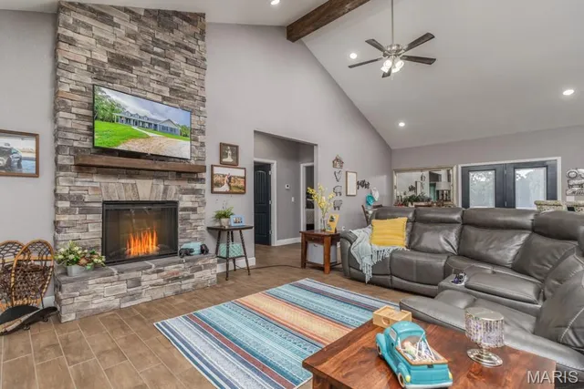 $899,900 | 25243 Highway 32, Lebanon, MO 65536