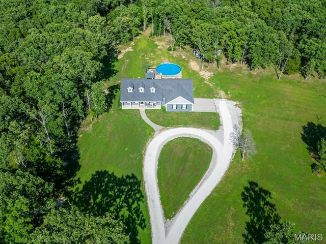 $899,900 | 25243 Highway 32, Lebanon, MO 65536