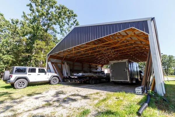 $899,900 | 25243 Highway 32, Lebanon, MO 65536