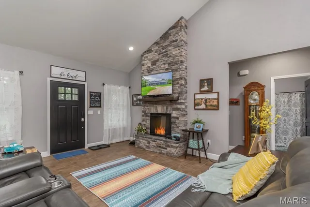 $899,900 | 25243 Highway 32, Lebanon, MO 65536