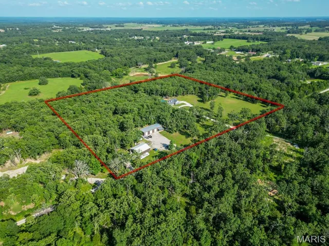 $899,900 | 25243 Highway 32, Lebanon, MO 65536