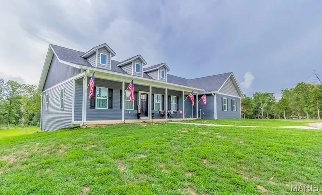 $899,900 | 25243 Highway 32, Lebanon, MO 65536