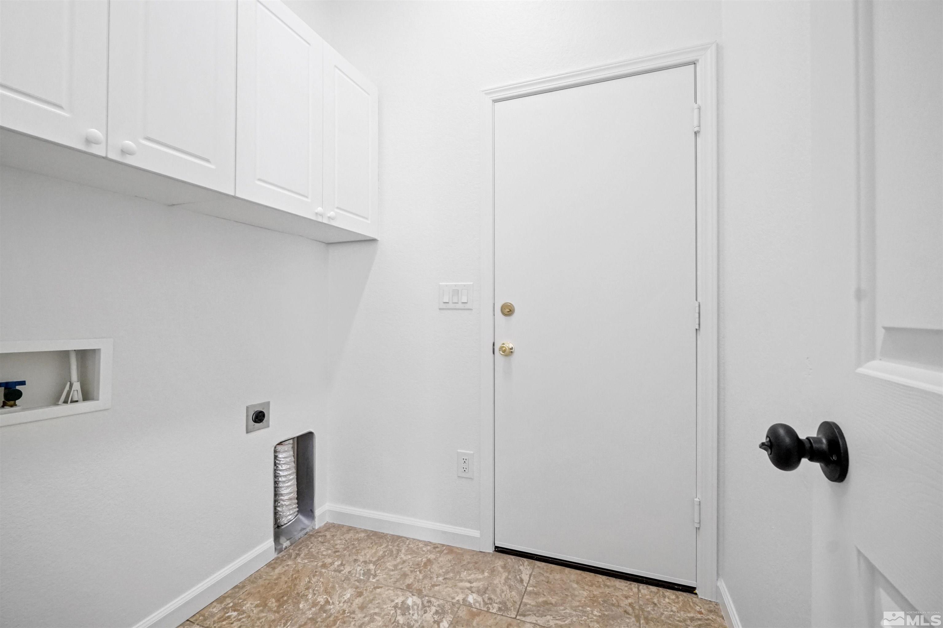 1043 Brierwood Lane Fernley, NV 89408 - Photo 11 of 27 a view of bathroom